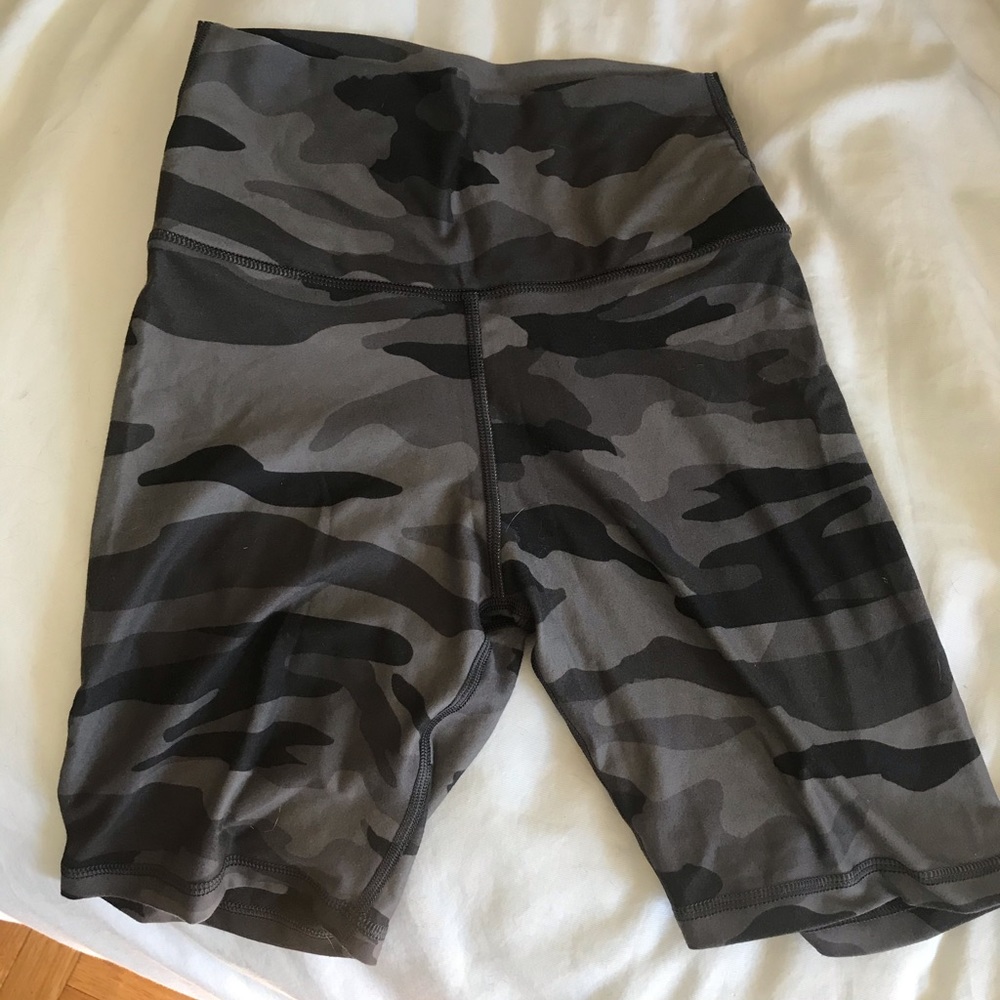 AERIE camo biker short